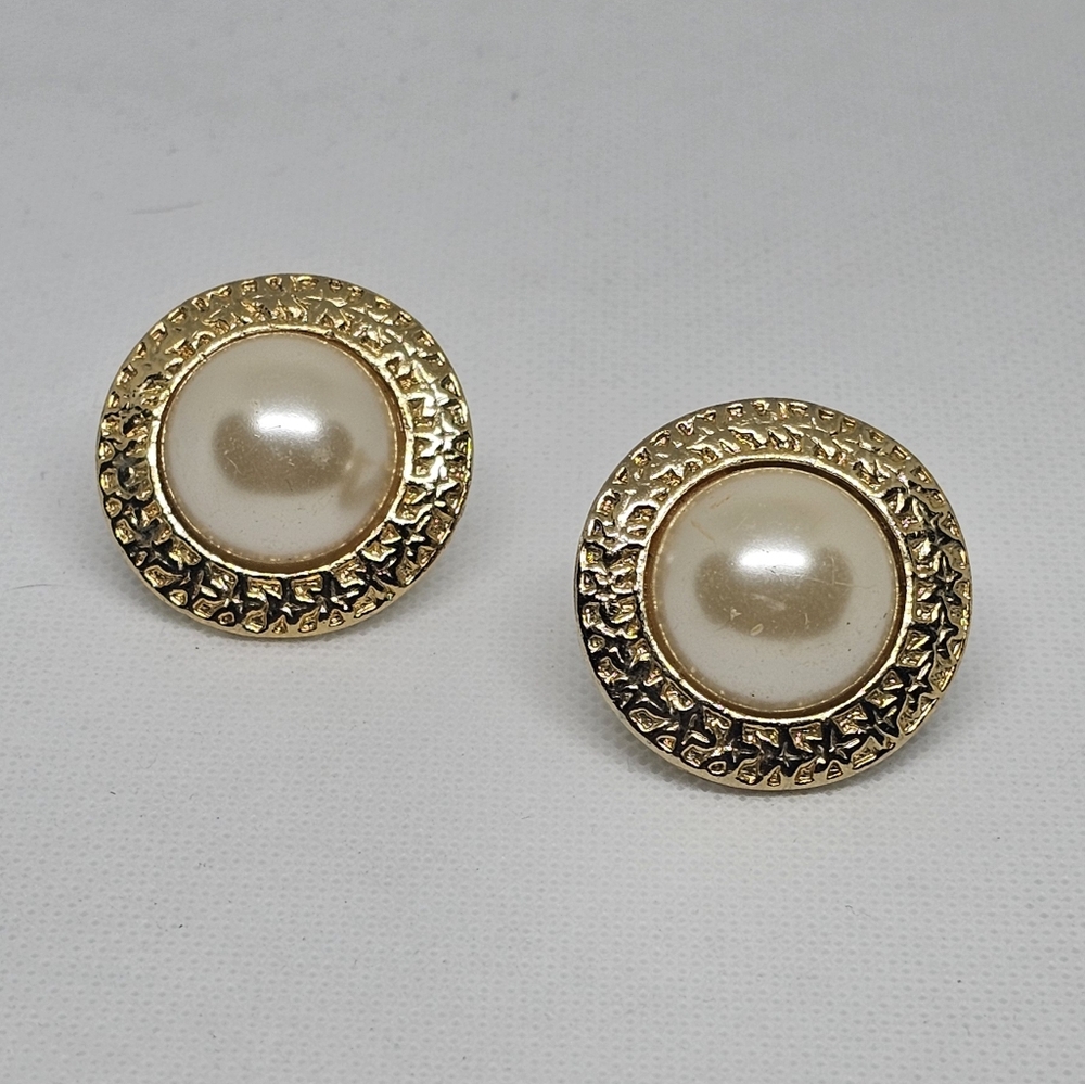Antique Vintage Pearl Gold Tone Earrings.